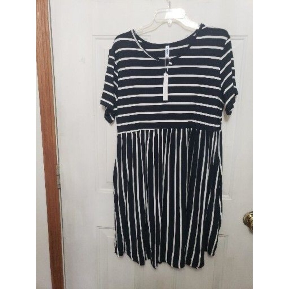 NEW HiMone Short Sleeve Scoop Neck Casual Dress Women’s 2XL  Black And White